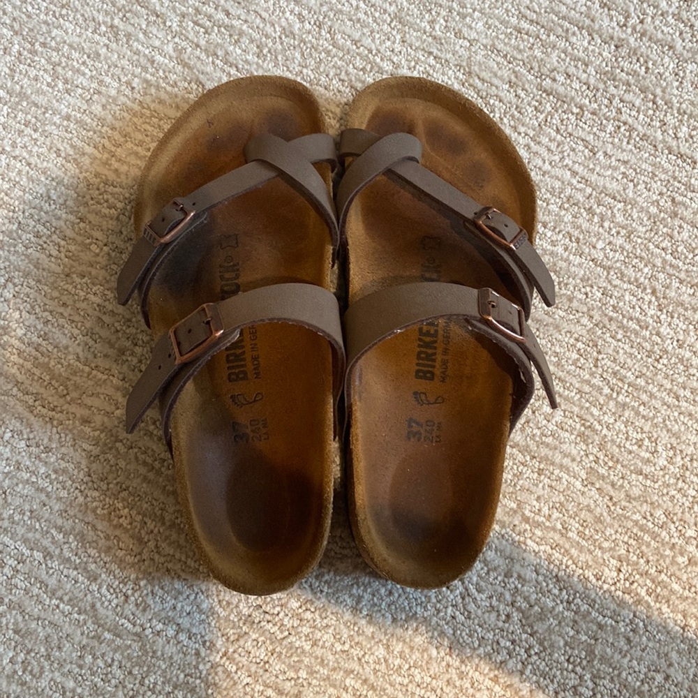Mayari Birkenstocks mocha color